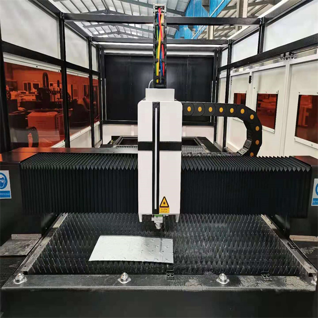 Máy cắt công nghiệp CNC / Cắt laser sợi kim loại / Máy cắt laser cắt laser 5 trục